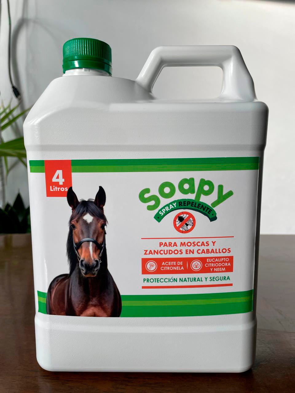 Spray Repelente Natural para Caballos y Ganado 4L